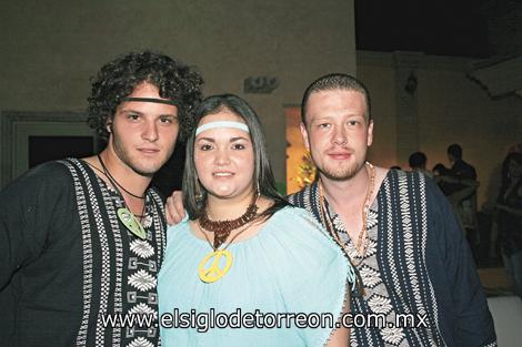 Eddie Torres, Clara Martínez e Israel Levin