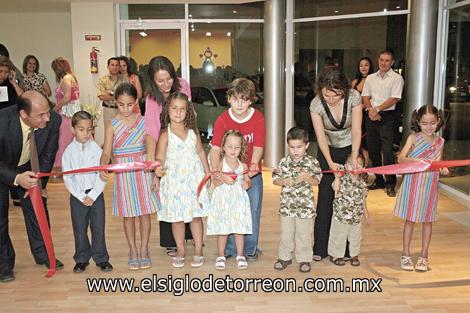 Momentos del corte de listón