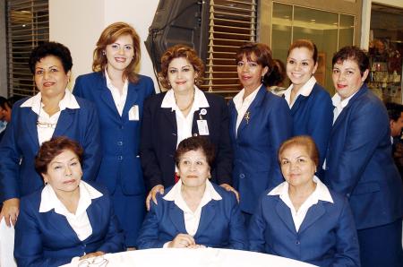 July Parra, Chayito Juárez, Lolita Ibarra, Martha Herrera, Lupita Treviño, Julieta Estrada, Chayito Adame, Brenda Hernández y Marimar Herrera.