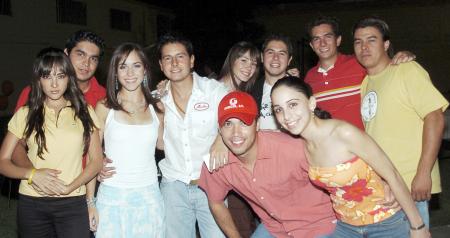 Ricardo Castañeda, Georgina Cassani, Arturo Rivera, Lorena Itrurbide, Ale Rodríguez, René Rivera, Carlos Parra, Anabel Corral y otros amigos.
