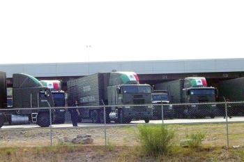 La caravana fue escoltada por el ejército de Estados Unidos y el Departamento de Seguridad Pública de Texas.