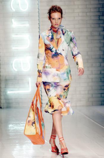 Parte de la colección de Primavera-Verano 2006 de Laura Biagiotti.
