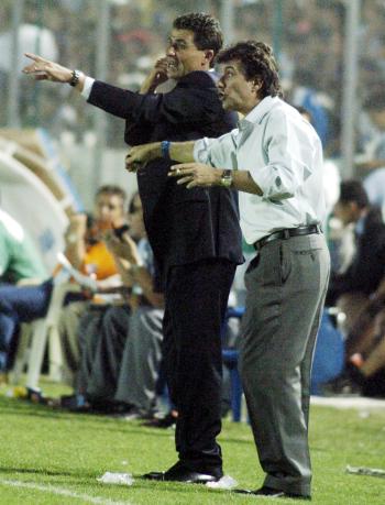 Isaac Mizrahi (izq.), auxiliar de Rubén Omar Romano (der.), se mostró contento de haber cumplido con su director técnico, con la familia de él y con el equipo de la Máquina del Cruz Azul, la experiencia vivida fue una prueba que le puso Dios y todo salió bien, lo más importante es que Romano está sano y salvo.

Mizrahi dijo: “lo primordial era que Rubén regresara y estuviera bien, lo cual se logró gracias a Dios, esto era lo principal. La idea era que encontrara al equipo en los primeros lugares de la tabla general y jugar bien al futbol, como a él le gusta, lo cual también pudimos conseguir”.