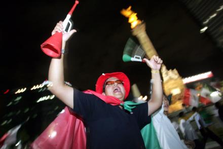 El diario La Primera tituló a su vez: 'México alcanzó la gloria por primera vez y gritó campeón' e indicó que los 'Aztecas pasaron por encima de Brasil y le quitaron el título Sub-17 y el Mundial se cerró coronando a un justo monarca'.