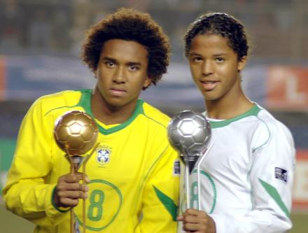 Los goles del artillero Carlos Vela, Omar Esparza y Ever Guzmán y la inspiración de Giovanni Dos Santos, dieron el primer título mundial al futbol mexicano en una final frente a Brasil, que defendía el campeonato conquistado en Finlandia.