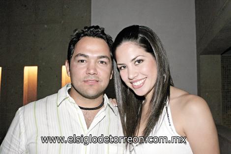 Alejandro Garza y Gaby Robles