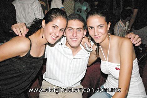 Marcela y Omar Dabdou Issa y Maite López Negrete