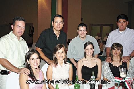 NOCHE MEXICANA Sergio y Lorena de Sada, Carlos y Alma de Fahur, Fernando y Marlene de Martínez y Luis y Marcela de Cantú