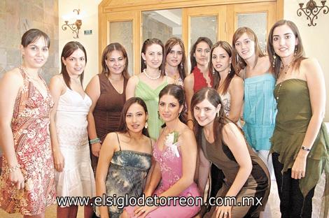 Judy Hernández, Mariam Villalobos, Rosario Chaib, Sophía Martín, Brenda Dávila, Julia Peña, Lorena García, Cristina Sánchez de Murra, Claudia Hamdan, Priscila Moreno, Laura Batarse y Ale Murra de Papadópulos