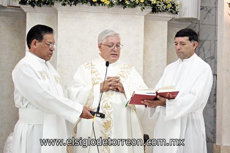 R.P. Jesús Alejandro Terrones García, momentos en los que oficiaba la misa
