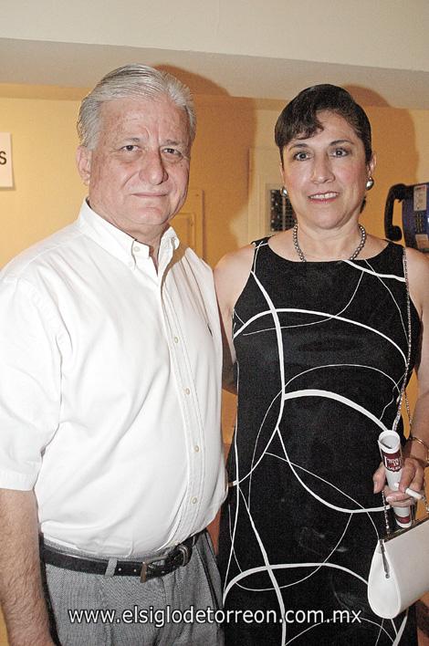 Ricardo y Lupita Wong