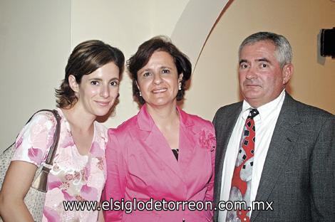 Mayte Belausteguigoitia de Murra, Tere Giacomán de Belausteguigoitia e Iñigo Belausteguigoitia