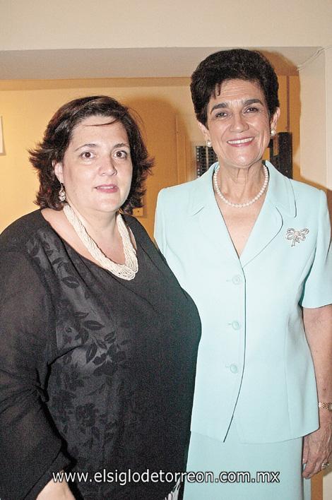 Laura Eraña de Garrido y Marilú Finck de Anaya