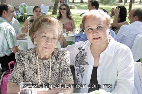 Yolanda R. de Pérez Valdes y Laura P. de Pámanes