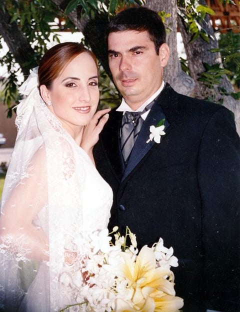 Sr. Jorge Jiménez Berumen y Srita. Angélica Ortiz Cano recibieron la bendición nupcial en la parroquia de La Sagrada Familia, el pasado seis de agosto.