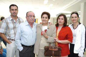 José Manuel  y Eva Echevarrieta viajaron a Madrid, los despidieron sus hijos.