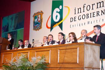 El gobernador Enrique Martínez y Martínez destacó en su Sexto Informe de Gobierno en Torreón que durante su Administración trabajó equitativamente para todas las regiones del estado.