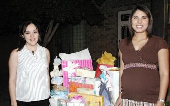 Marisa Menchaca de Félix y Miriam Hernández de Handal, disfrutaron recientemente de una fiesta de canastilla con motivo del próximo nacimiento de sus respectivos bebés.