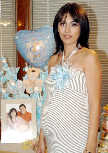 16 de octubre 2005
Minerva Pérez Berruecos, en la fiesta de canastilla que le prepararon sus familiares.