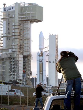 El cohete Titan IV B fue lanzado el 19 de octubre  desde  la base aérea de Vandenberg, California.