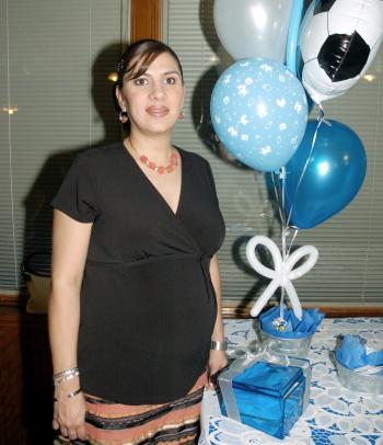 Gabriela Destevane de Torres espera el nacimiento de su primer bebé.