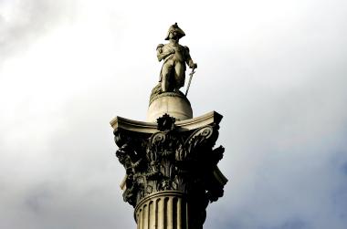 Muchos en Gran Bretaña celebraron con nostalgia la época en que el Reino Unido constituía un imperio donde no se ponía el Sol, y que, gracias al mutilado almirante Horatio Nelson, manco, y tuerto, dominaba los mares.