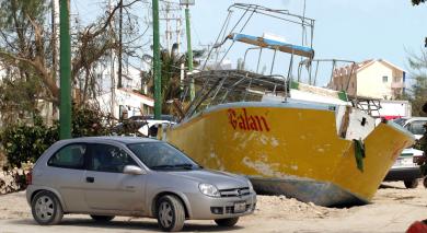 El Gobierno anunció  que en diciembre próximo estará reconstruido el 80 por ciento de la infraestructura hotelera de Cancún y otras localidades de la turística península de Yucatán, devastada por el ciclón 'Wilma'.