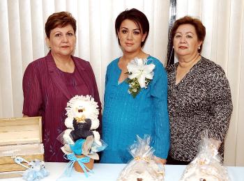 23 de octubre 2005
Por el cercano nacimiento de su primer bebé ofrecieron una fiesta de canastilla a Vanessa Valeria Sosa, que le prepararon Belem Barón y Virginia Sosa de Valerio