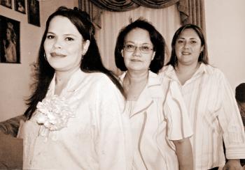 24 de octubre 2005

Claudia Reynoso de González disfrutó de una fiesta de canastilla que le organizaron su suegra, Juana Alicia Cervantes y Rebeca Valdés de González.