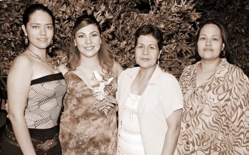 25 de octubre 2005
María del Carmen Márquez Rodríguez disfrutó de una fiesta de canastilla que le ofrecieron su mamá, María del Carmen Rodríguez de la Torre y su suegra, Marina Orozco Contreras.