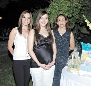 26 de octubre 2005
Mariana de Robles junto a su mamá, Marcela Medina de Delgado y su hermana Paulina.
