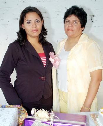 Sonia Cristina Reyes Rodríguez disfrutó de una fiesta de canastilla en días pasados, misma que le fue organizada por su mamá, la Sra.Sonia Cristina Rodríguez Lazcano.
