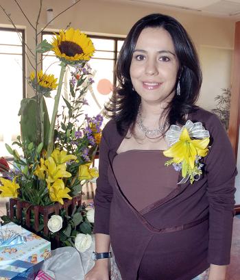 28 de octubre 2005
Con una amena fiesta de regalos, Helda Ruiz de Guerrero fue felicitada por el próximo nacimiento de su bebé.