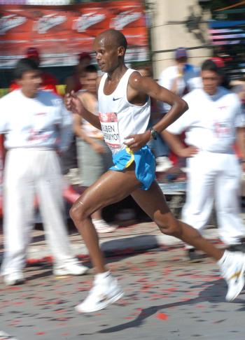 El seleccionado nacional Alejandro Suárez y reciente ganador en esta región de la 10 K Runners North, padeció de una extraña alergia y debió abandonar la prueba, sin mostrar su verdadero potencial en competencias de medio fondo.