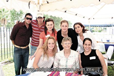 Roberto Tueme, Poncho Campa, Maica Ortiz, Cristy Villarreal, Tily Campa, Paty Villarreal, Phyllis de Medina y Cecy Ocampo