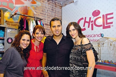 09102009 Giovana Torres, Anaís Ugarte, Graciela Hernández y Talía Gutiérrez. Una noche 'pegajosa' Presentes en inauguración  Mayela Zúñiga, Rodrigo Méndez, Susú y Nini Luna. María Olayo, Barbie de Chaúl, Eduardo Madero y Ale Maisterrena. Ana Luisa Delgado y Anaís Sánchez.
