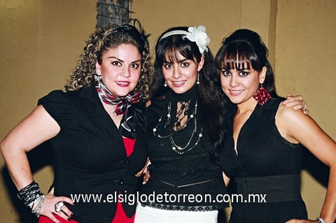 09102009 Celebra entre amigos Cumpleaños de Ana Borrego Lalo Nieto, Manuel Carbajal, Ale Borrego, Vero Esqueda, Marisol Esqueda, Ana Borrego, Salvador Guerrero, Héctor Ramírez y Bruno Cervantes. Vero, Marisol y Maribel Esqueda Tello.