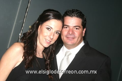 09102009 Asisten a recepción Familiares y amistades acudieron a la gala nupcial de Marthy Dávila y Enrique Cervantes y la pasaron  de lo mejor. Invitados. Suyin Wong de Vizcaíno, Alejandro Levy y Marisu de Jordania. En pareja. Hugo Escobedo y Milagros García. .Vero y Jorge Jalife. Invitados. Claudia y Alfredo Garza.