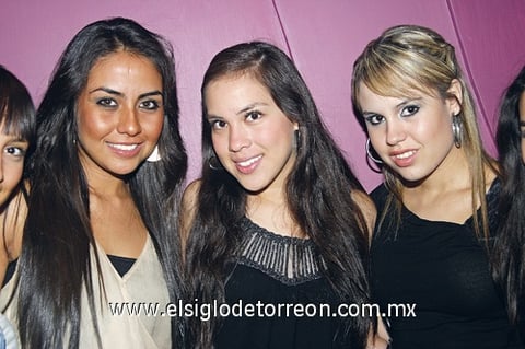 09102009 De antro en sábado por  la noche Belleza y juventud Mauricio Cepeda y Damián Aguilera. Nancy González, Getse Palacios y Analía Treviño. Laura Trasfí, Cecy Hernández y Bárbara Bracho. Karen Bocanegra, Fernanda Jaime y Karla Alarcón.