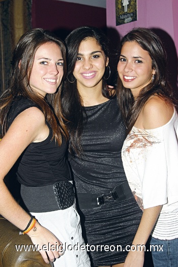 09102009 De antro en sábado por  la noche Belleza y juventud Mauricio Cepeda y Damián Aguilera. Nancy González, Getse Palacios y Analía Treviño. Laura Trasfí, Cecy Hernández y Bárbara Bracho. Karen Bocanegra, Fernanda Jaime y Karla Alarcón.