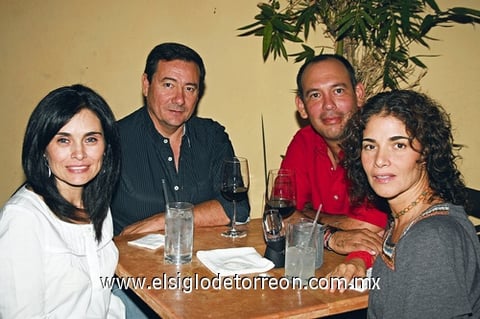 09102009 Mónica Ramírez, Chavalin, Roberto Martínez y Sandra.