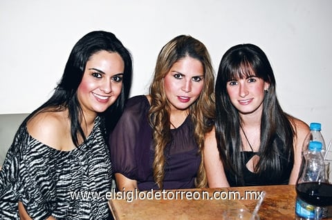 09102009 Lourdes Macías, Silvana Silva y Gaby Rodríguez.