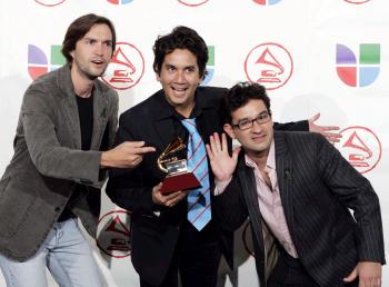 Mejor álbum pop vocal por un dúo: 'Sinverguenza', Bacilos.