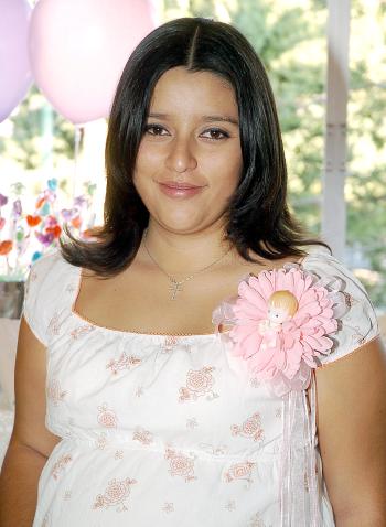 06 de noviembre 2005
Selene Díaz de Saucedo recibió sinceras felicitaciones en la fiesta de canastilla que le organizaron hace unos días.