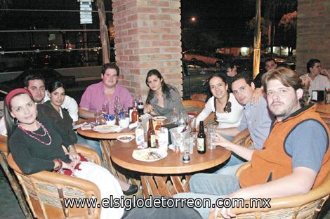 Alejandra García, Lizeth Giacomán, José Humberto García, Jorge Dávila, María Dabdou, Alejandra Villalobos, Alberto Dávila y Antonio Mario Dávila.
