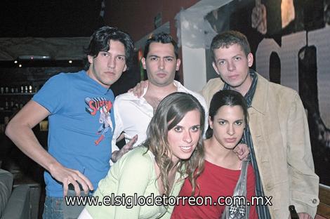 Alex, Memo, Rodrigo, Paty y Mónica