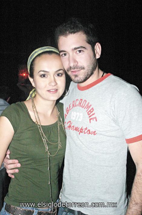 Y... ¡llego la Noche! 
Erika Wolff y Adrián Aguilera
