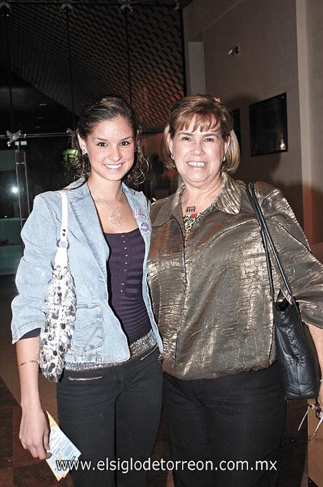 Yadzia Pacheco y Guadalupe V. de Pacheco