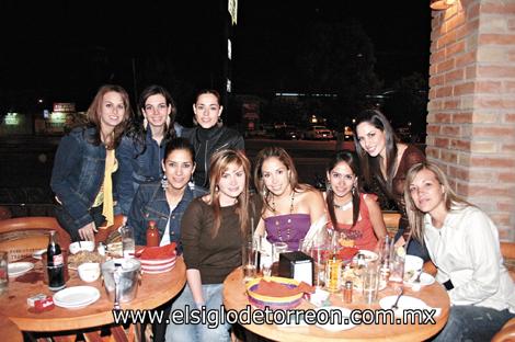 Sofía Zarzar de Kuri, Susana Estrada, Cecilia Vidaña, Alma Cantú de Velázquez, Sandra Cabrera, Alejandra Castañeda de Albéniz, Lilia Reyes, Gaby Robles y Ana Elisa Lastra de Robles