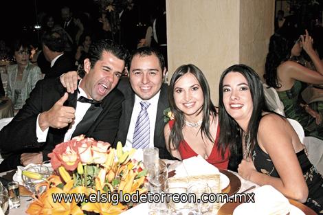 Fernando Bustos, Roberto Moreno, Brenda Arizpe de Moreno y Marcela Armendáriz de Bustos